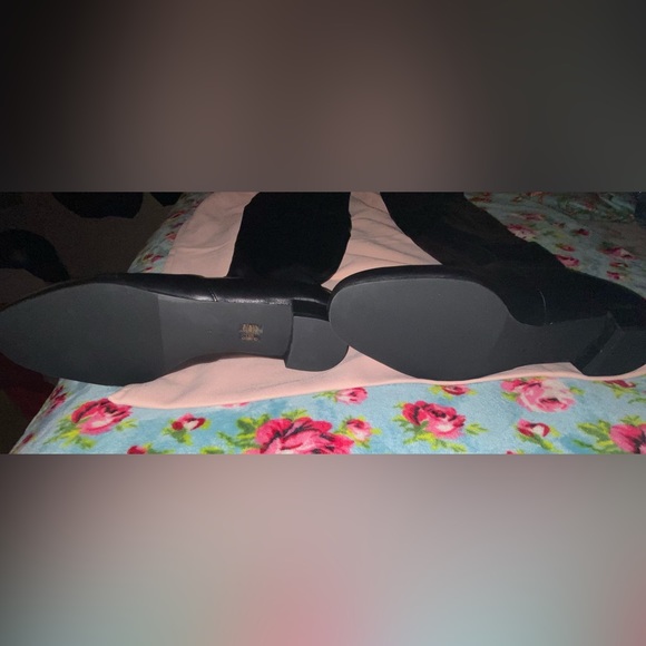 Stuart Weiztman over the knee leather boots with back ties. - Picture 3 of 4